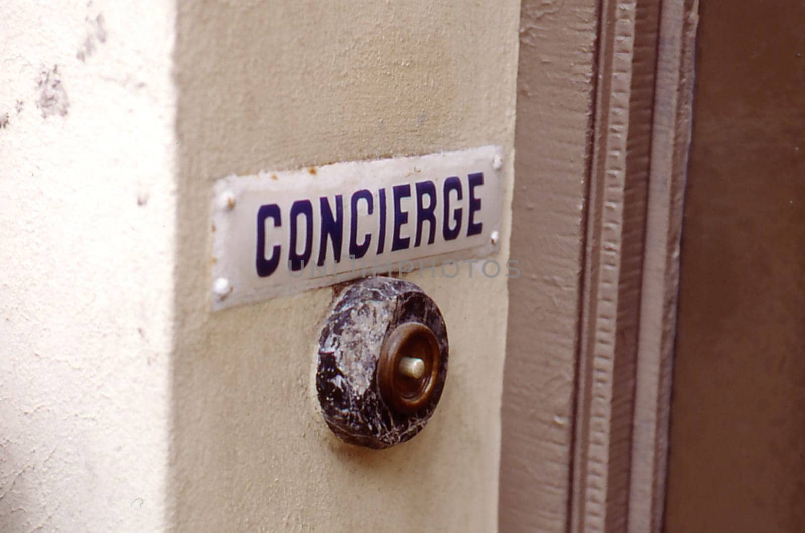during a tour in Paris we discovered this doorbell