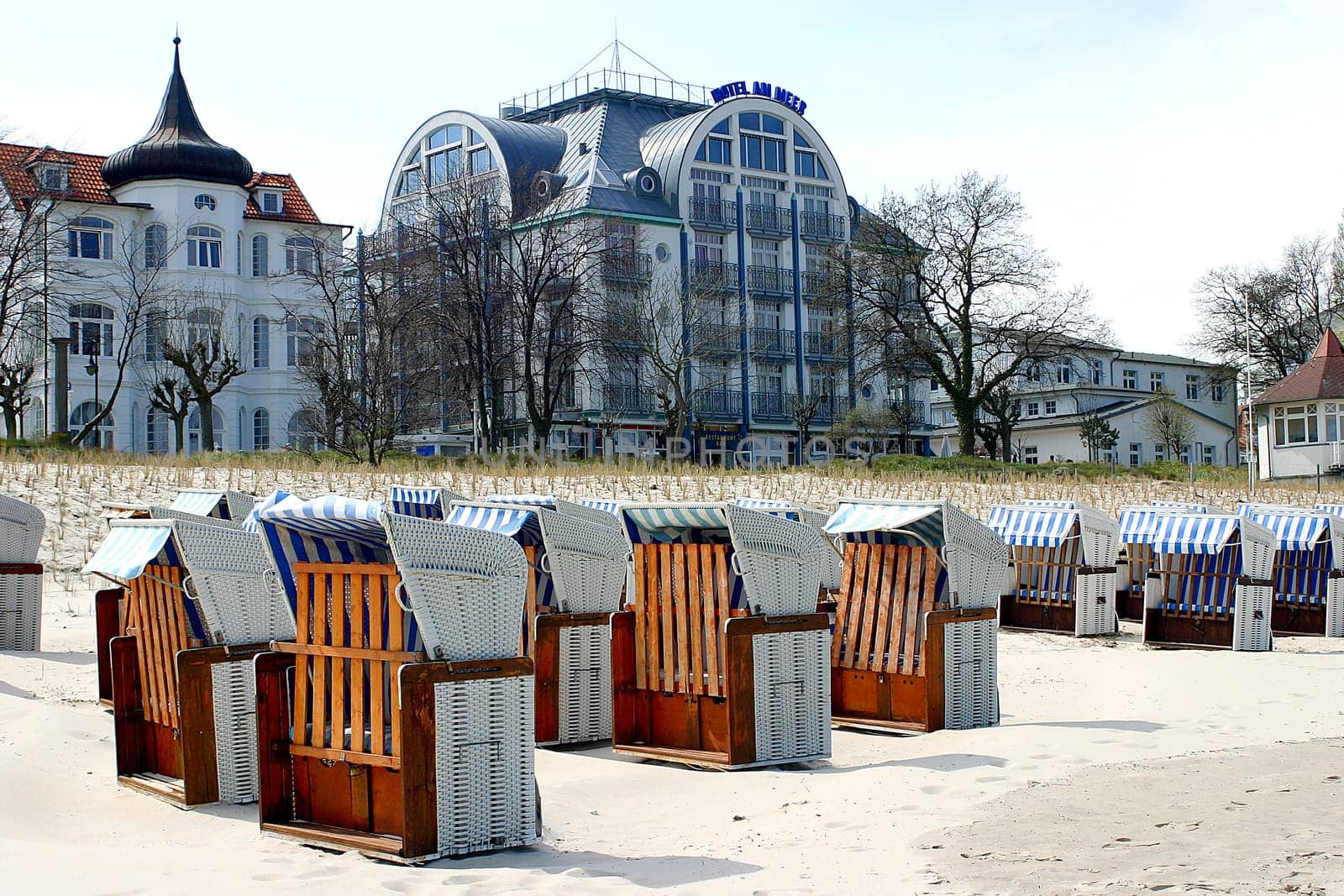 Beach Hotel 02
