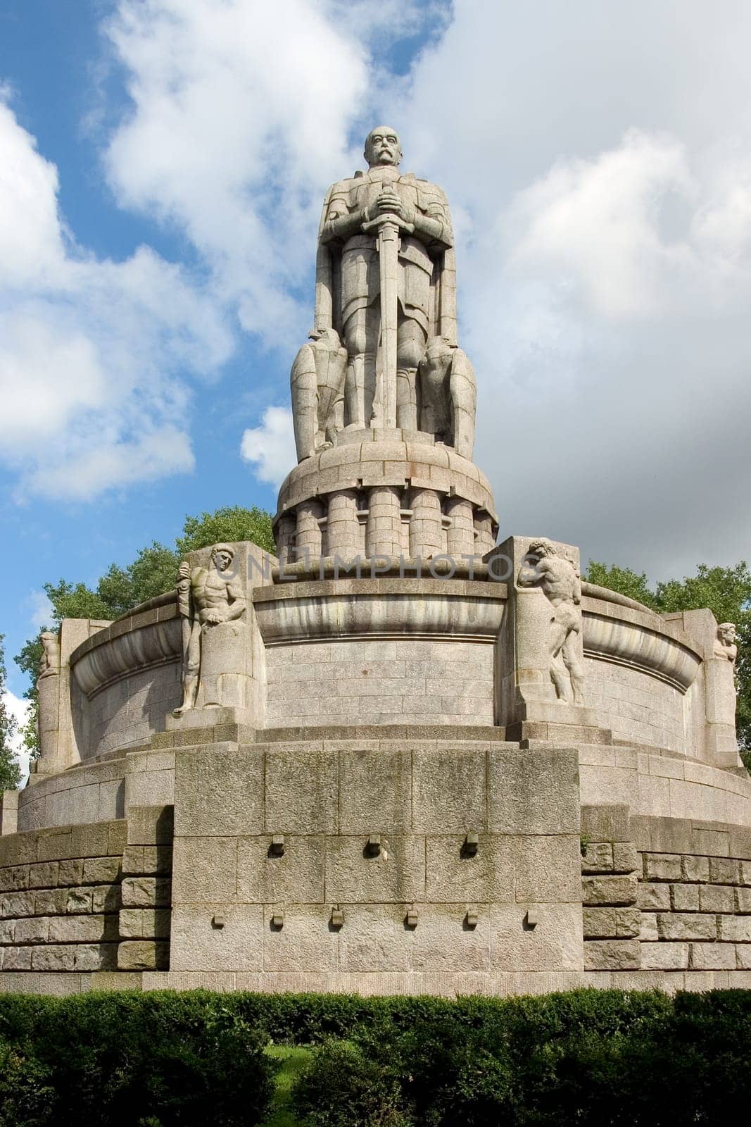 Bismarck Monument 01
