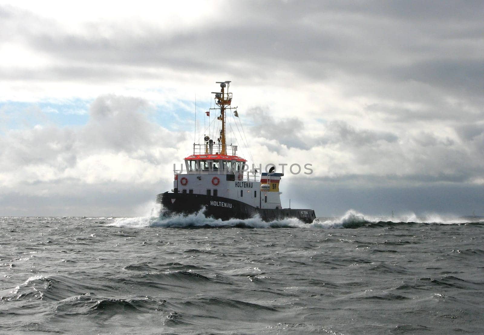 Tug Holtenau on its way to deployment