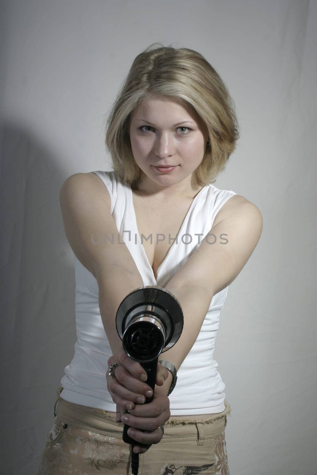 Serial image "The Weapons of the Woman"" - Picture 2 of 5"
