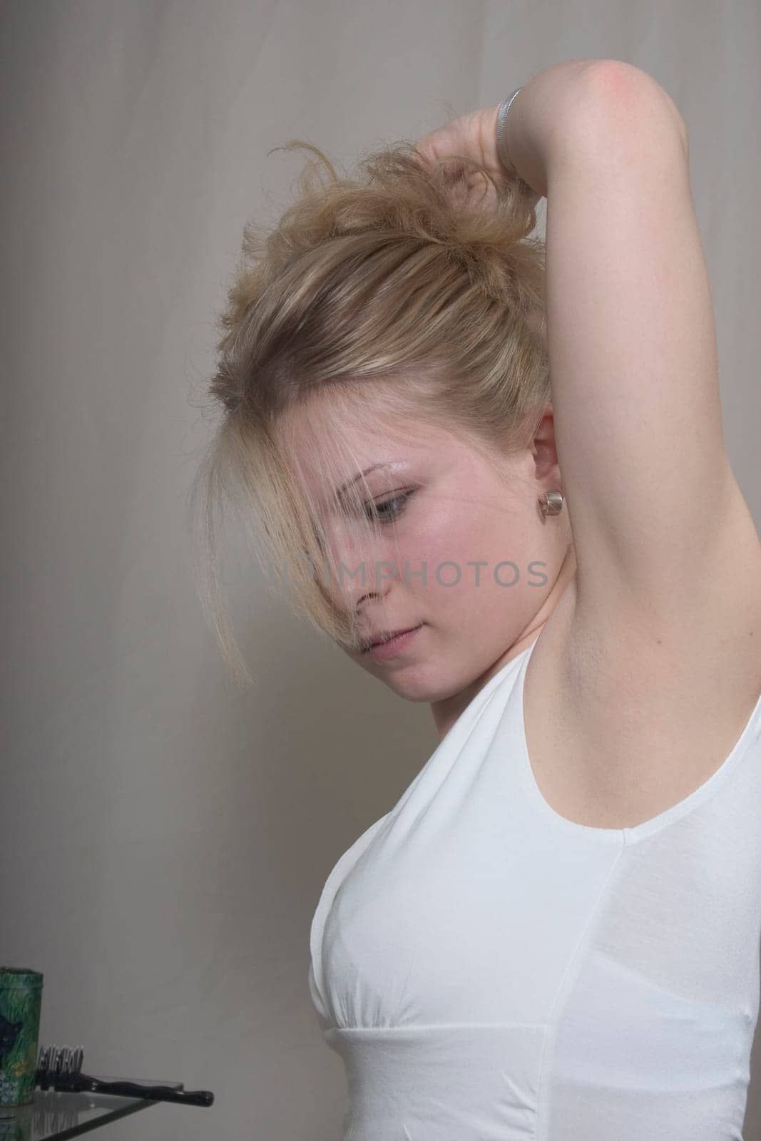 Putting on an updo - continuous shooting 9 of 9