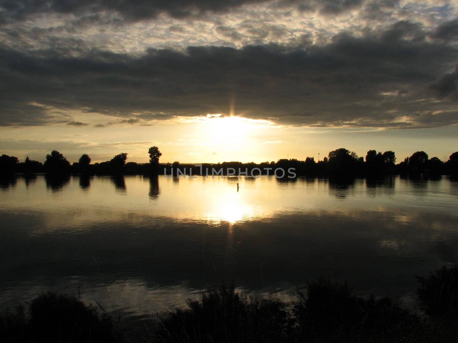 Taken on the Elbe in the autumn light