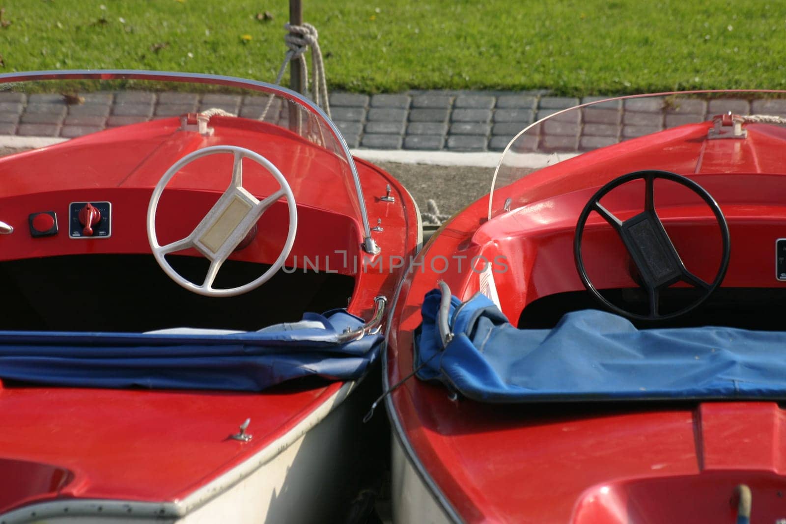 Red electric boats at the Steinhuder Meer