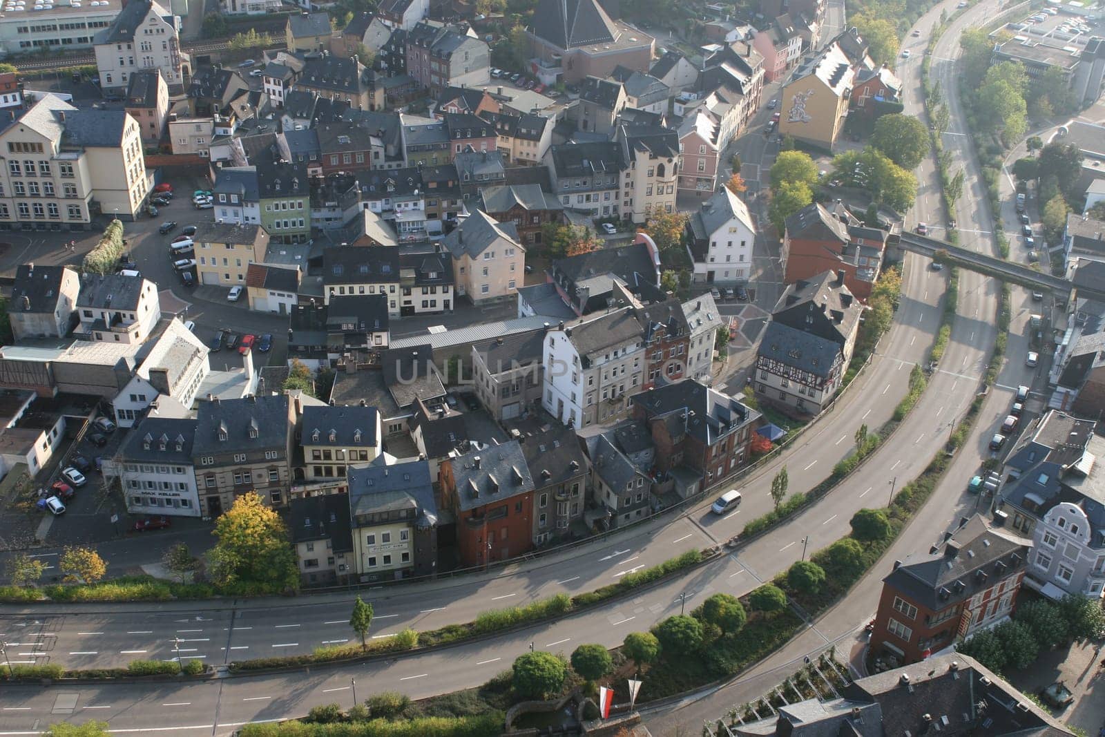 Idar-Oberstein is the gemstone city of Germany. Where the road runs,there used to be a river. It was simply filled in!