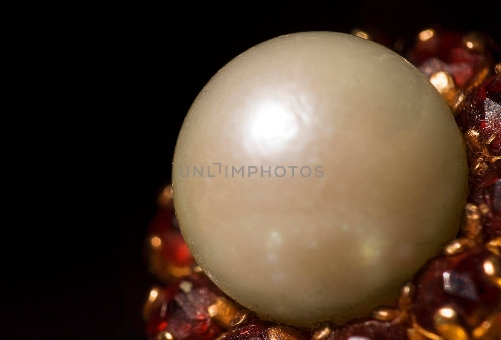 Garnet ring with pearl