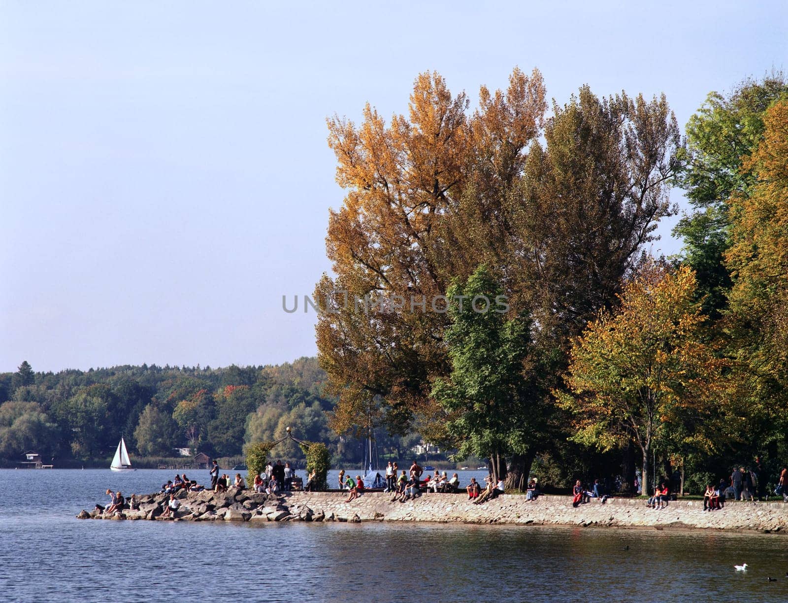 6x7 - On the Herrschinger lake promenade in October