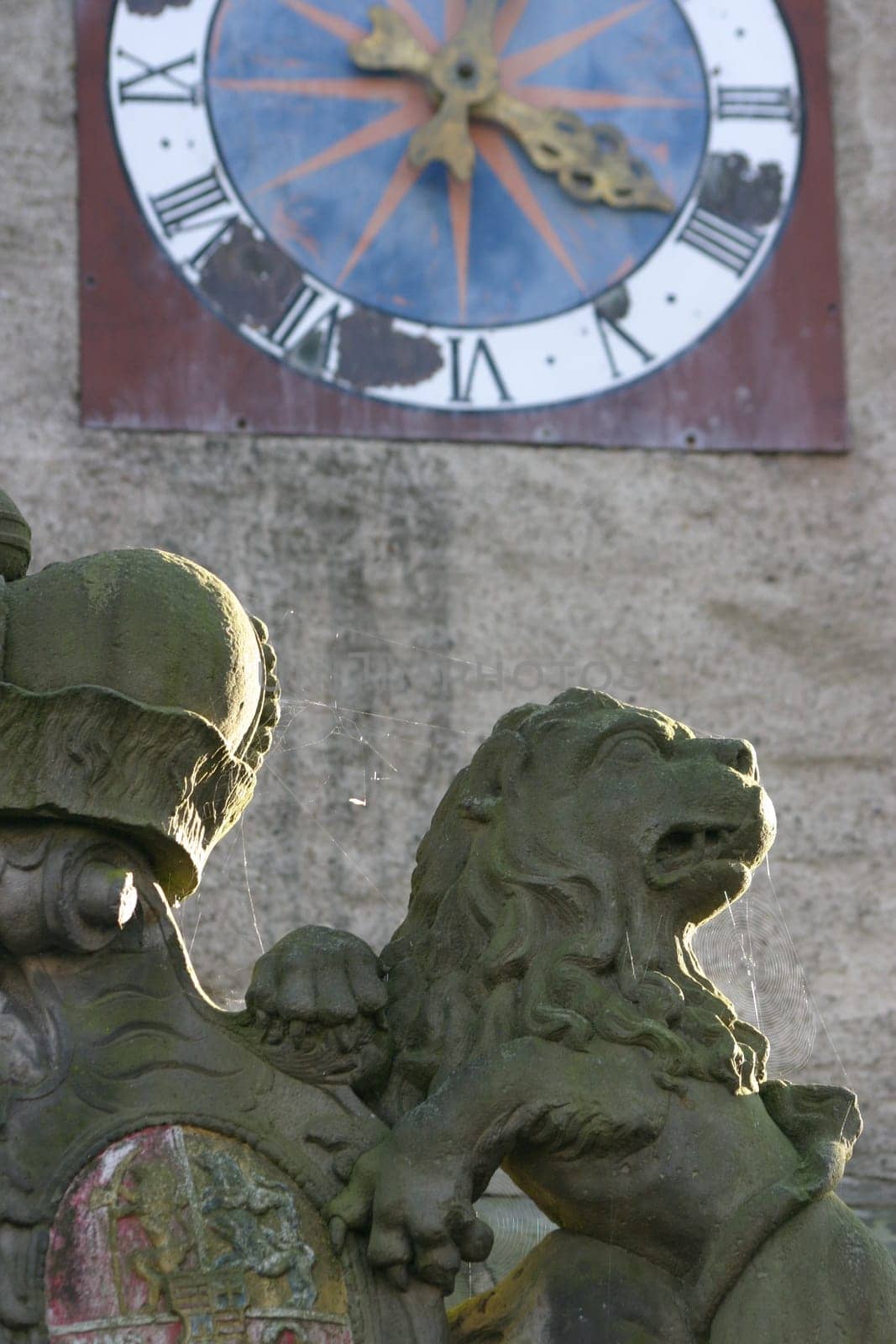 Coat of arms holding lion in front of church clock on the mausoleum of the princes of Alverdissen (Lipperland)