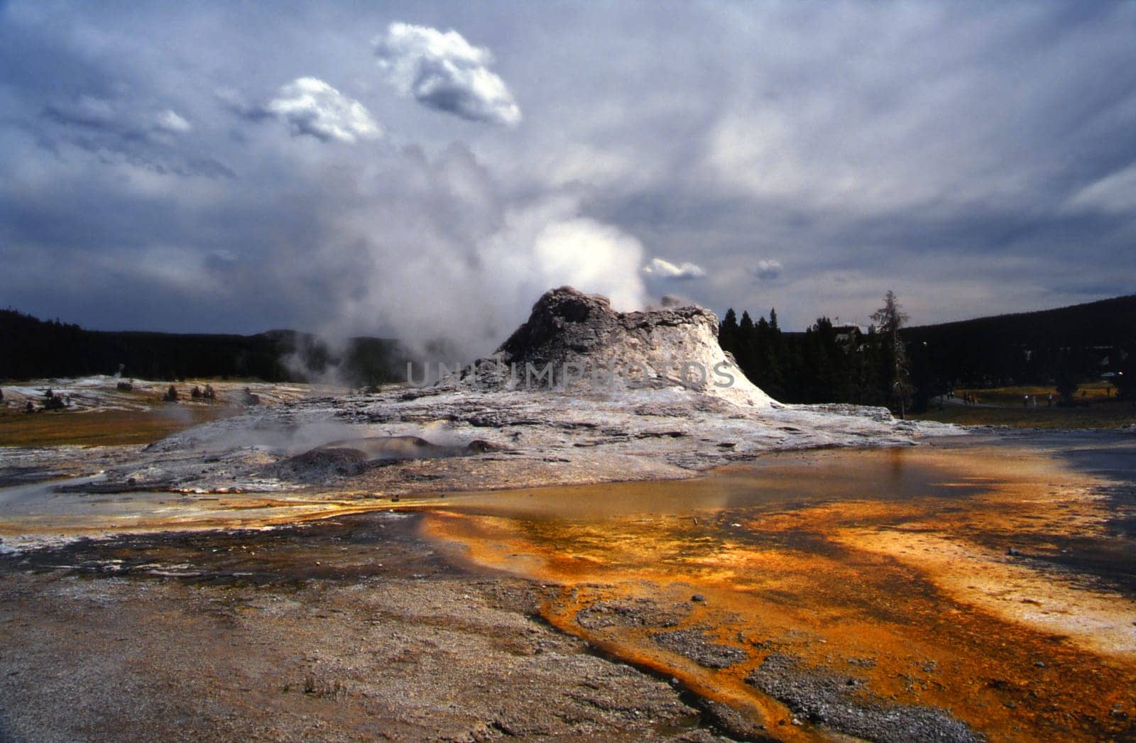 In the Upper Geyser Basin area,a two-hour hike leads through the thermal landscape,which is full of sulfur and rotten eggs.