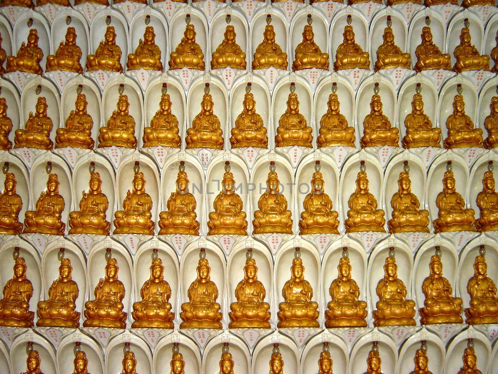 Temple Hall of the 1000 Buddhas,Kek Lok Si Temple,Penang,Malaysia,Adobe RGB (1998)