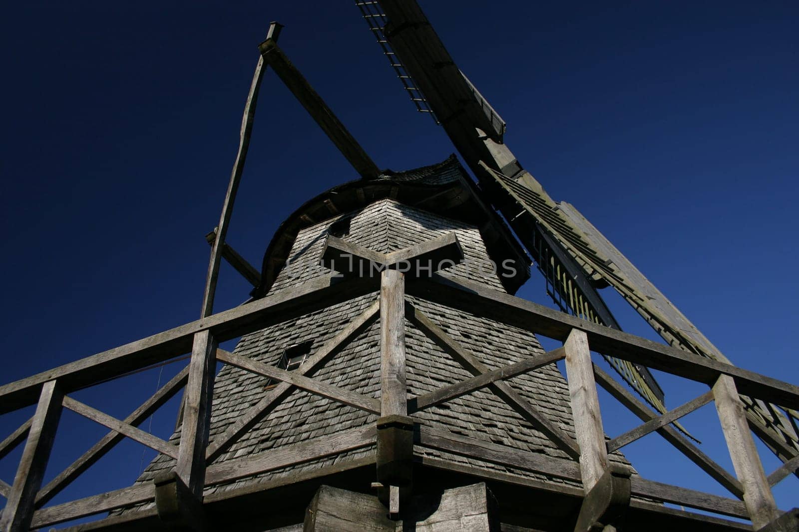 Cap windmill