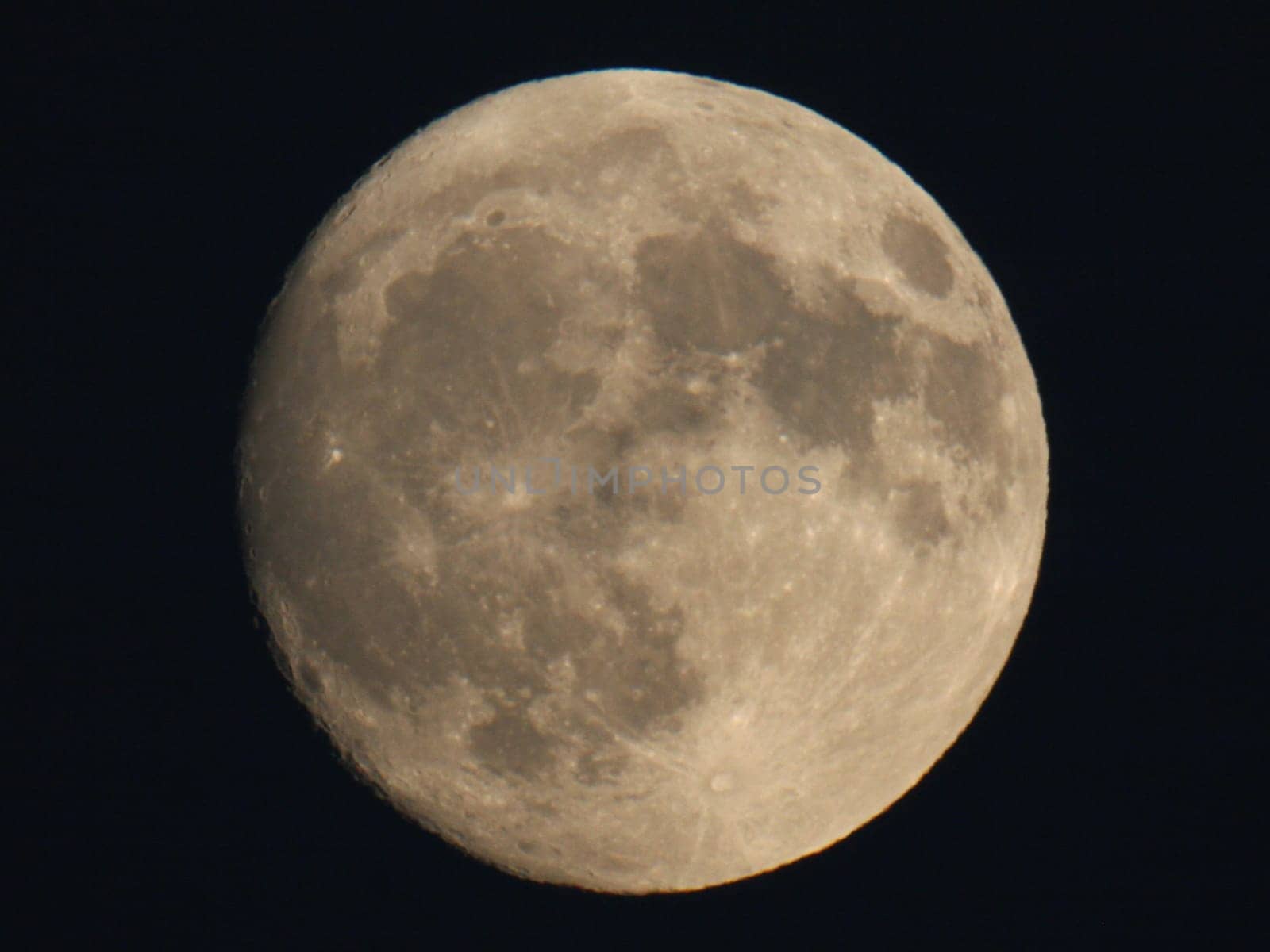 Made with Canon EOS 20D and 1600mm mirror telephoto on tripod F8,1/160sec and ISO400. Manually focused,taken on 2005-06-23 at 22:07. On this day,the Moon was closest to Earth. This photo is one of many that I took with me that evening.