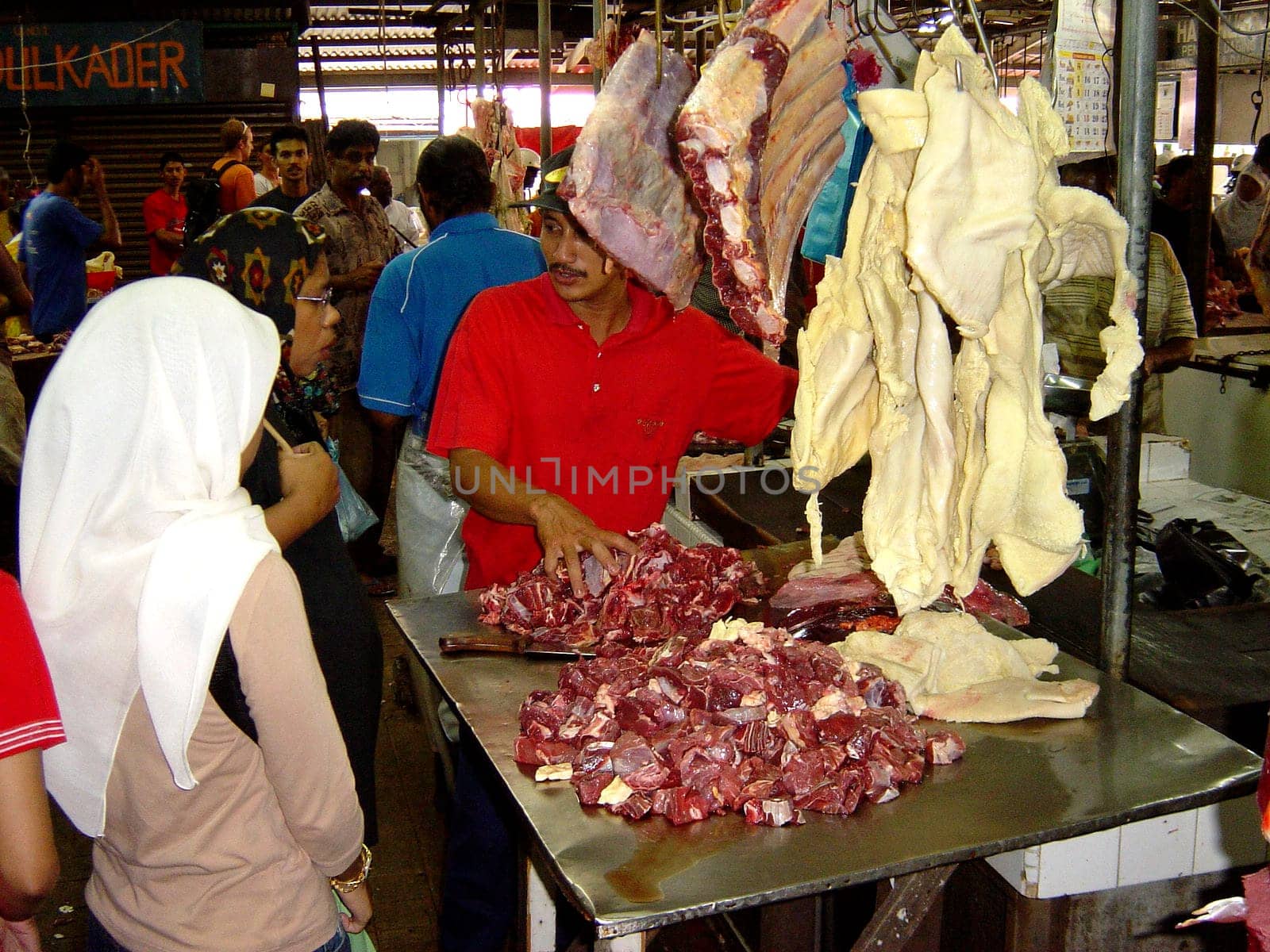 Muslims around the world are preparing for the Eid Al Fitre festival,which marks the end of the fasting month of Ramadan. This year the festival will be celebrated on November 4,2005. As a feast,mutton,especially offal,is highly sought after. The Einka