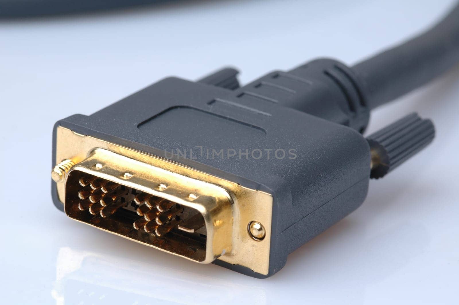 Plug/cable for digital transmission of image and sound