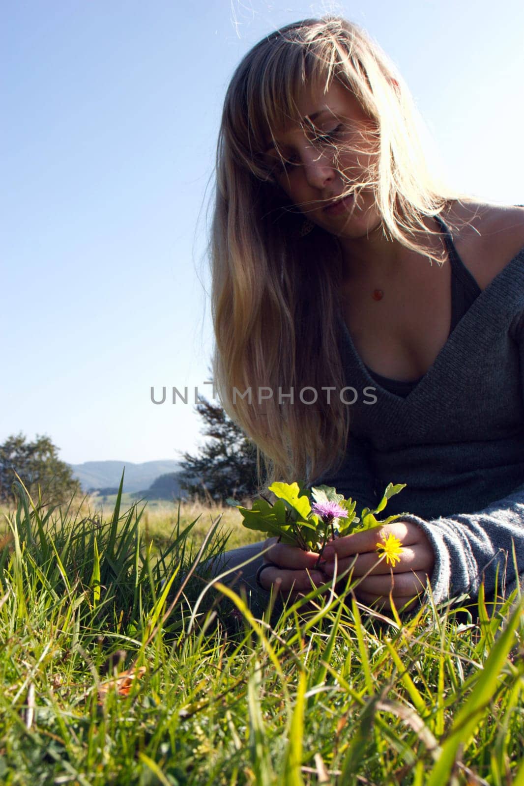 Tying flowers
