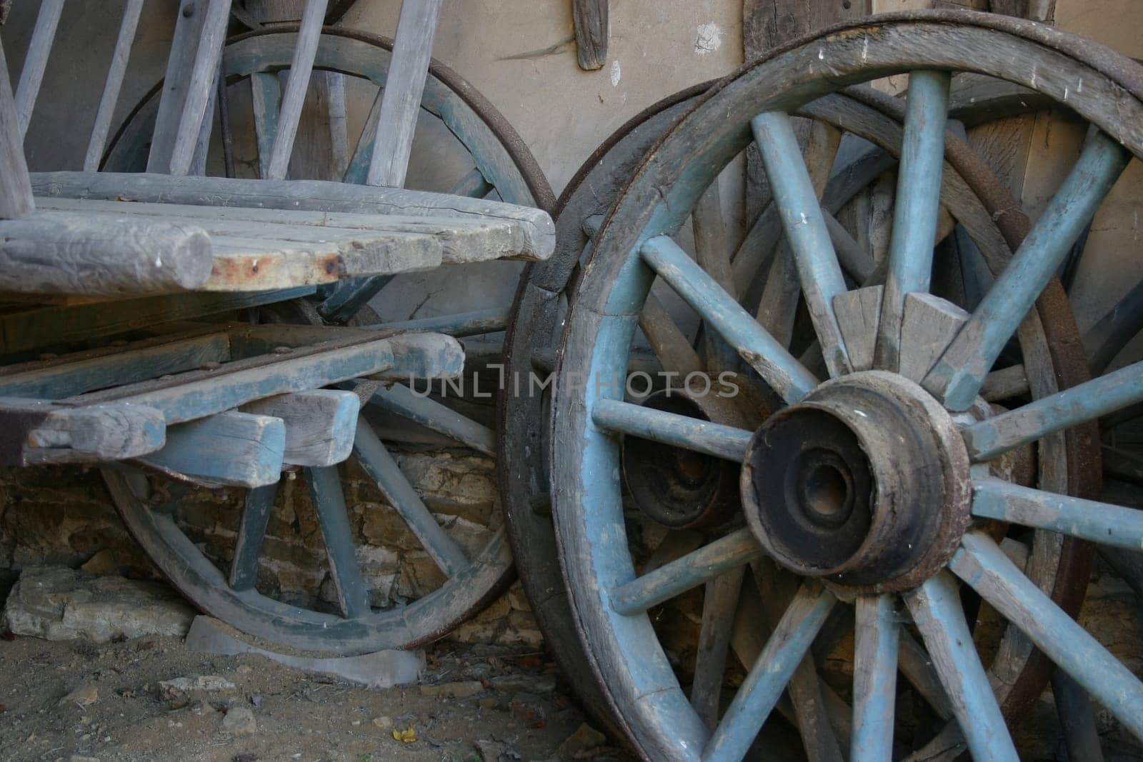 Wagon wheels and ladder wagons in a barn