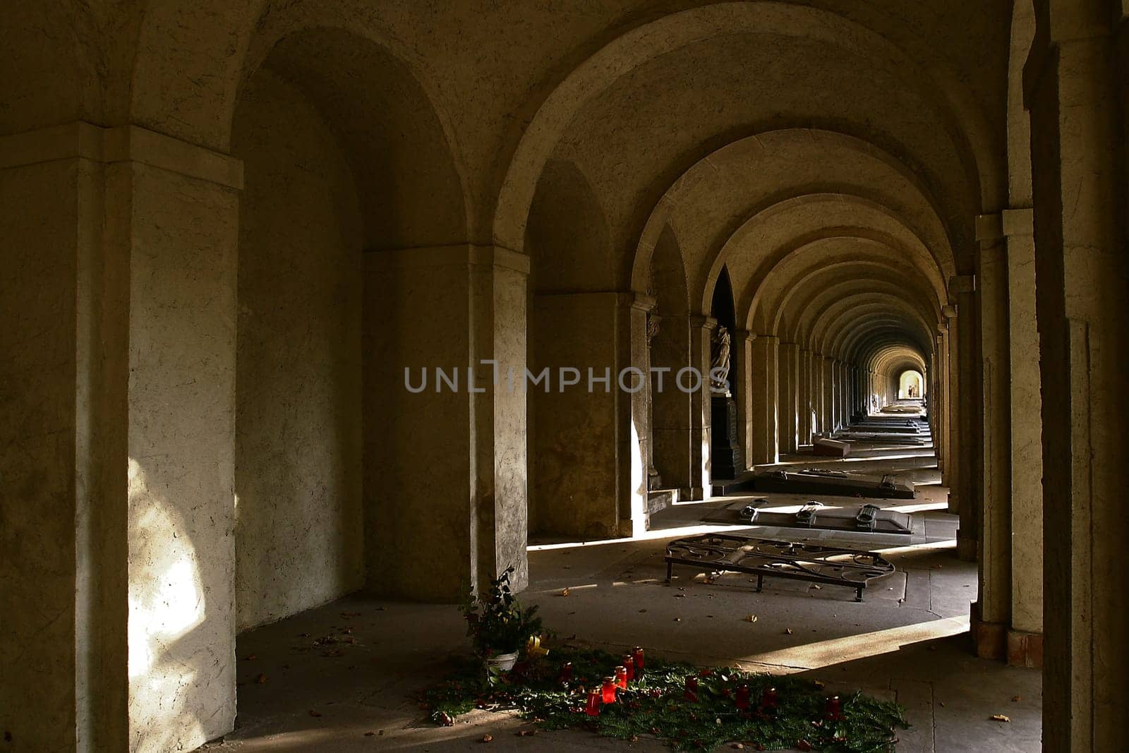Taken at the beginning of November 2005 in the crypt corridor of the main cemetery in Frankfurt