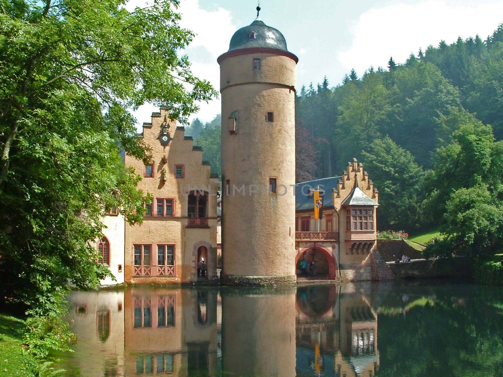 Mespelbrunn moated castle in Bavaria / Spessart, FinePix S3000