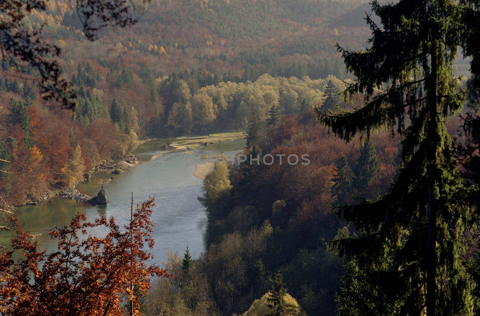 6x7 - the Isar with Georgenstein in the autumnal haze...