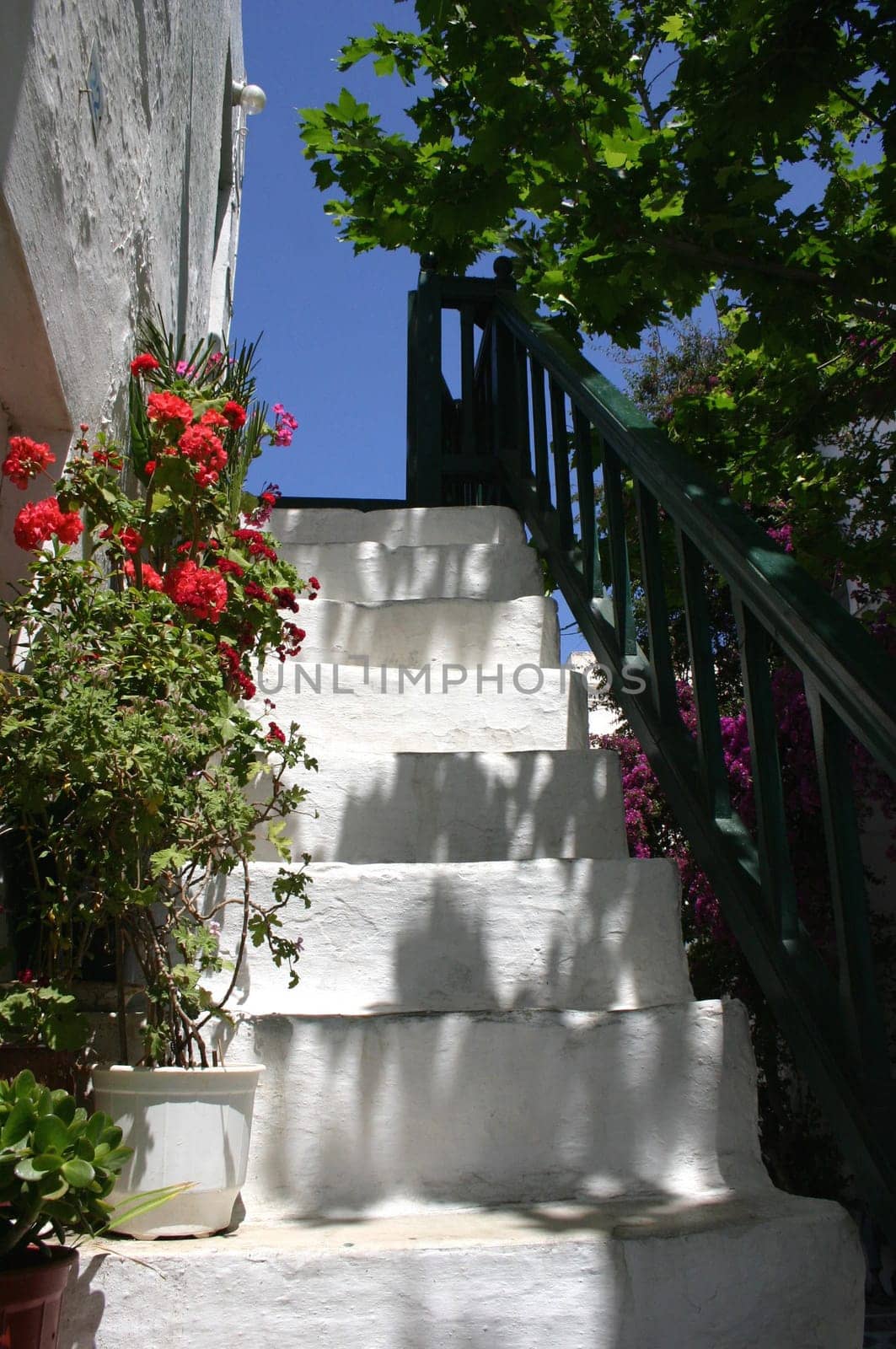 ... in the old town of Mykonos. (I've now stamped away the power cable in the background,it really looks better that way!!)