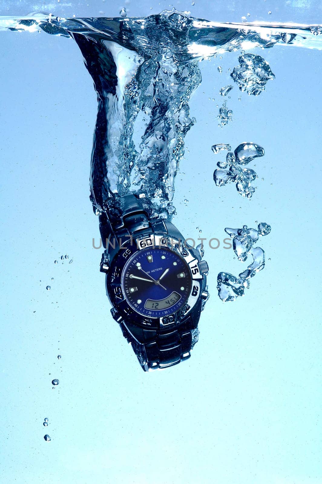 1/4000 second,2 studio flashes,1 aquarium,a clock and me. :)