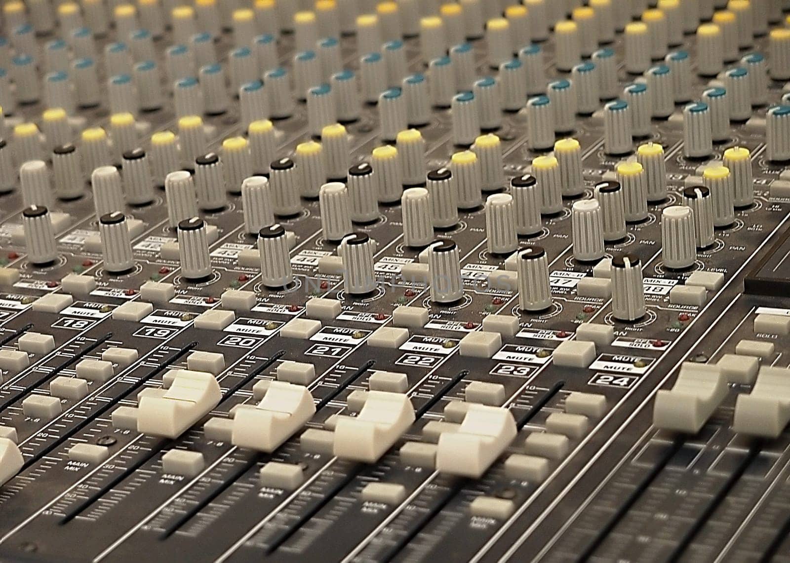 Mixing console