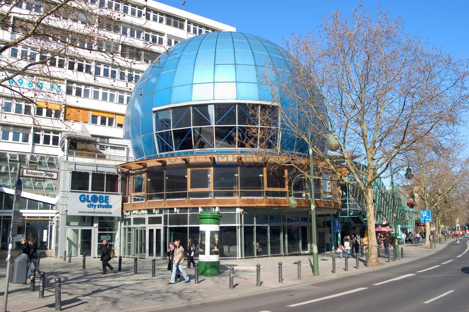 Globe City Studio 01