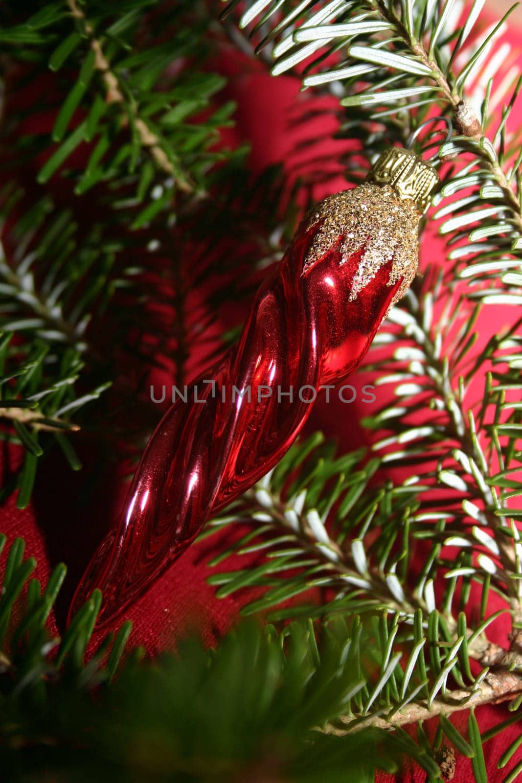 pointed Christmas tree bauble