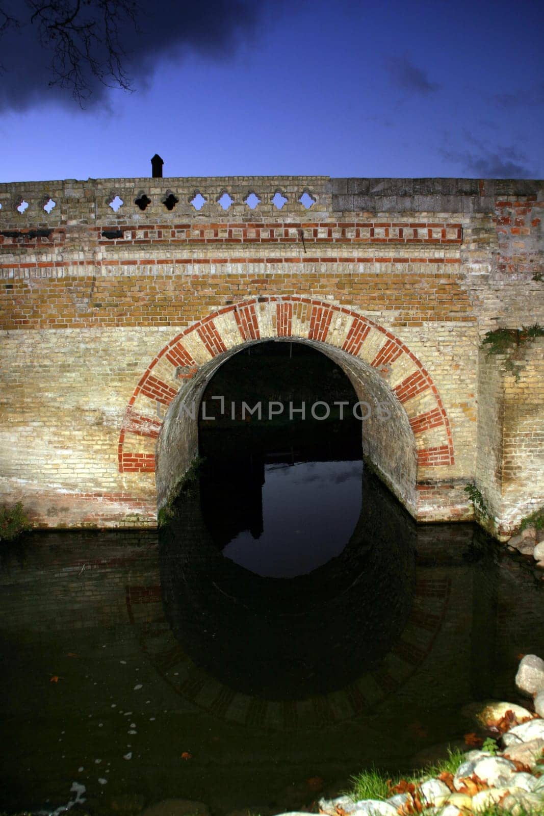 Bridge arch