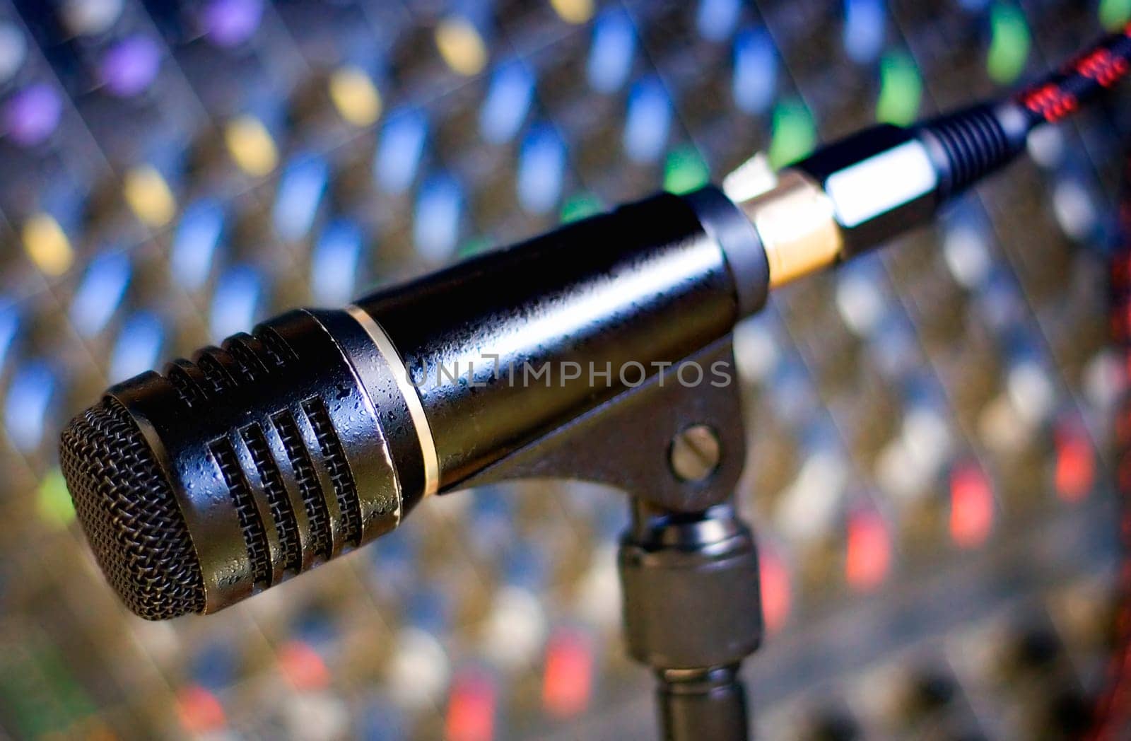 Microphone and mixer