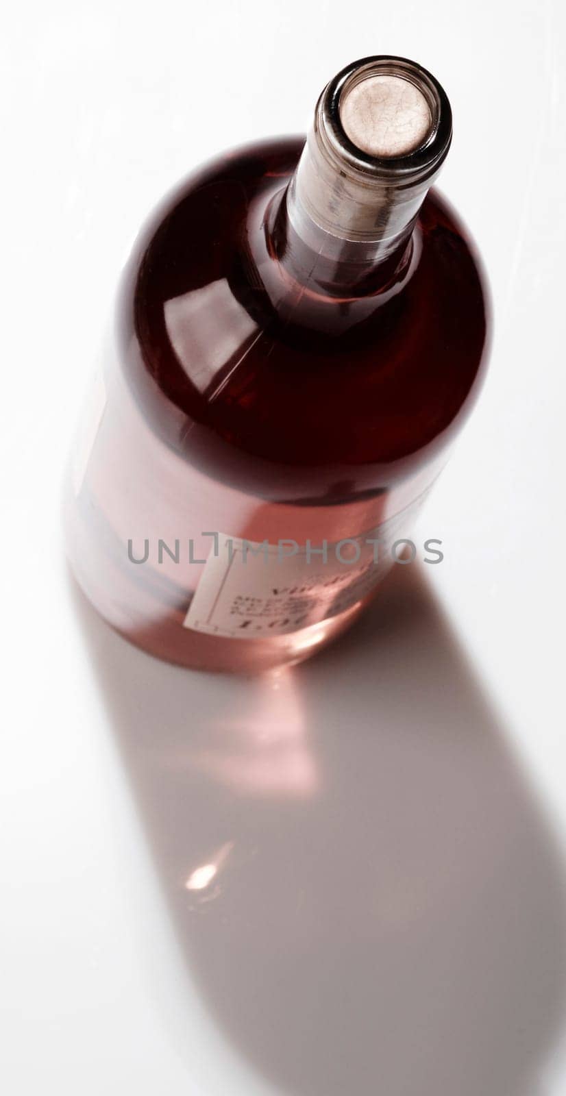 wine bottle,bottle,wine,rose,rosé,red wine,cork,transparent,shadow,shimmer,sunny,sparkle,translucent,reflections