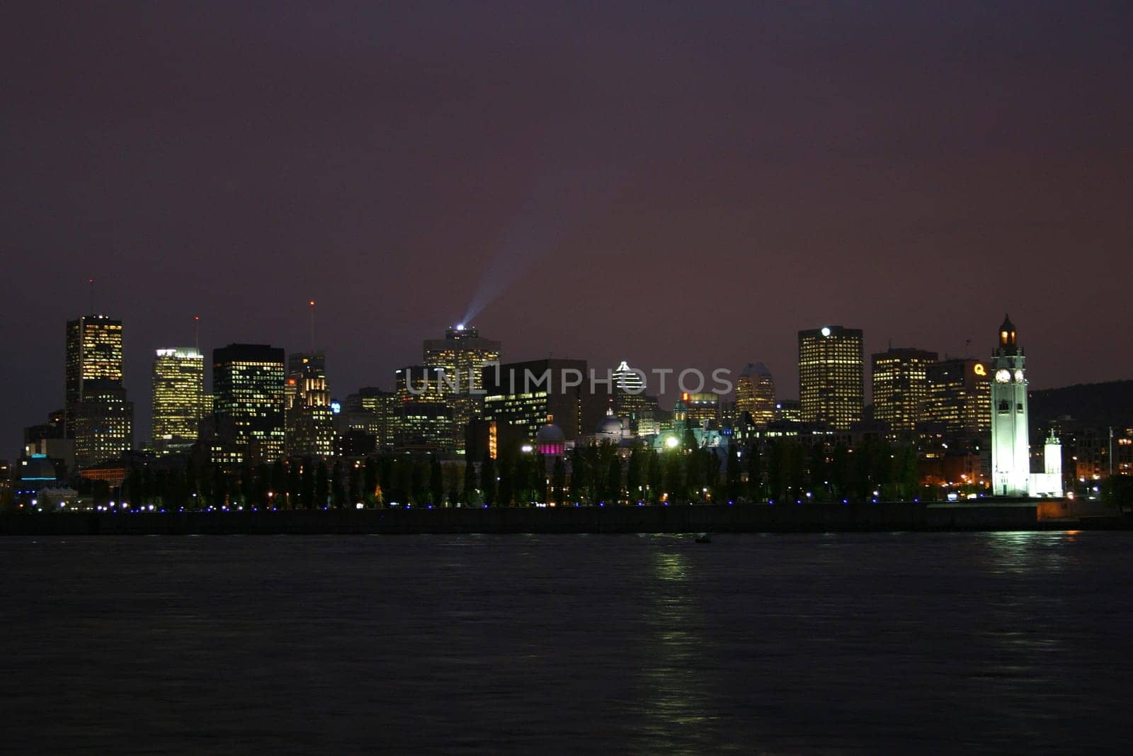 Montréal at night