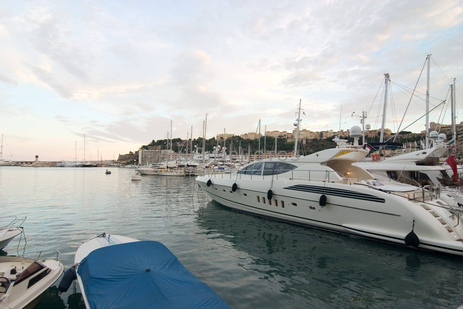 Ships in Montecarlo