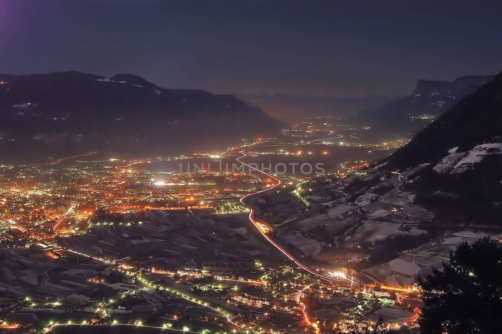 View from Vellau (above Lagundo) into the Adige Valley from Merano towards Bolzano Yesterday night. At minus 10 degrees,my fingers almost froze off.