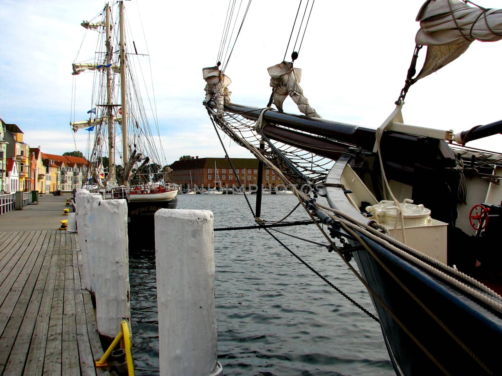 This port is very popular with the classic cars. You will always find space here and are welcome.