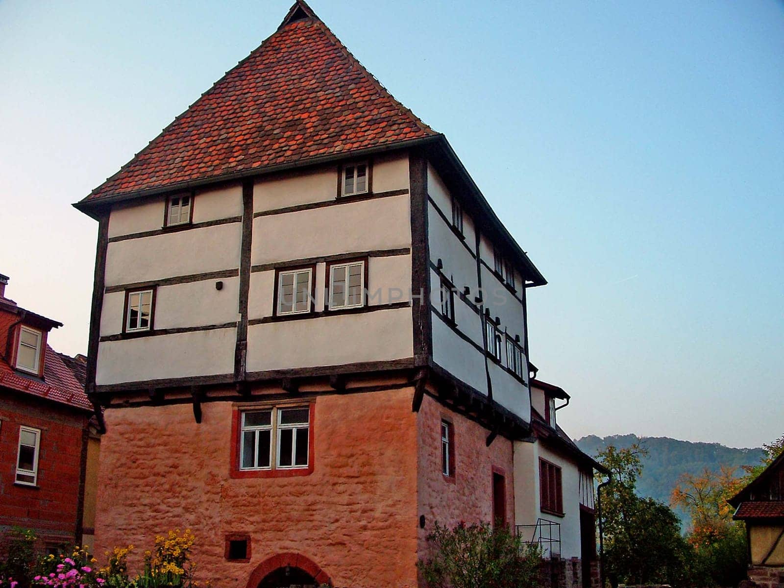 The Templar House in Amorbach is the second oldest half-timbered house in Germany. The superstructure was built in 1291,the tower-like masonry base is even older.