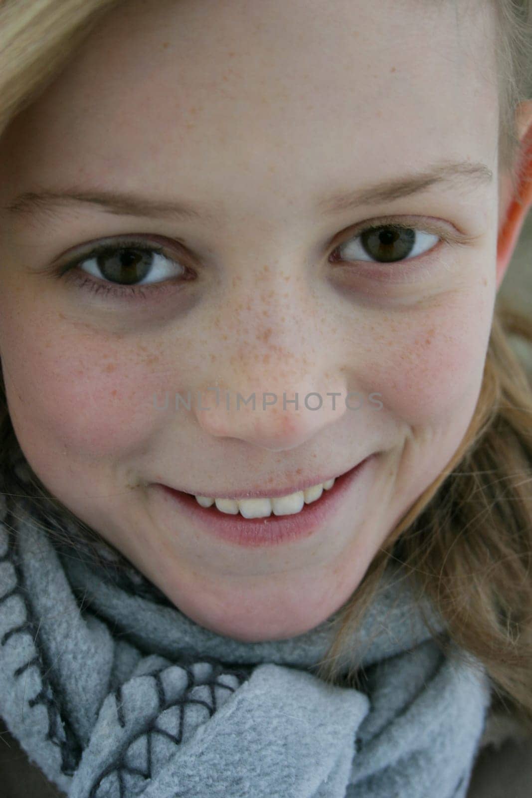 ... And Sandra has something very special: One eye with brown eyelashes and the other with blonde ones and I was the first to notice it 12 years ago. Well,if that's not something special?