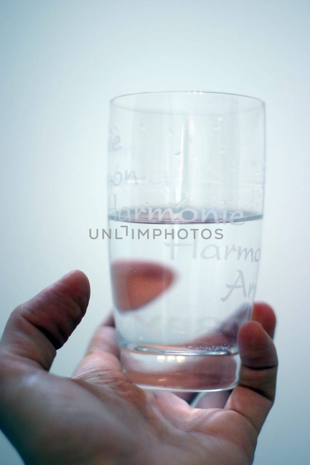 Glass in der Hand