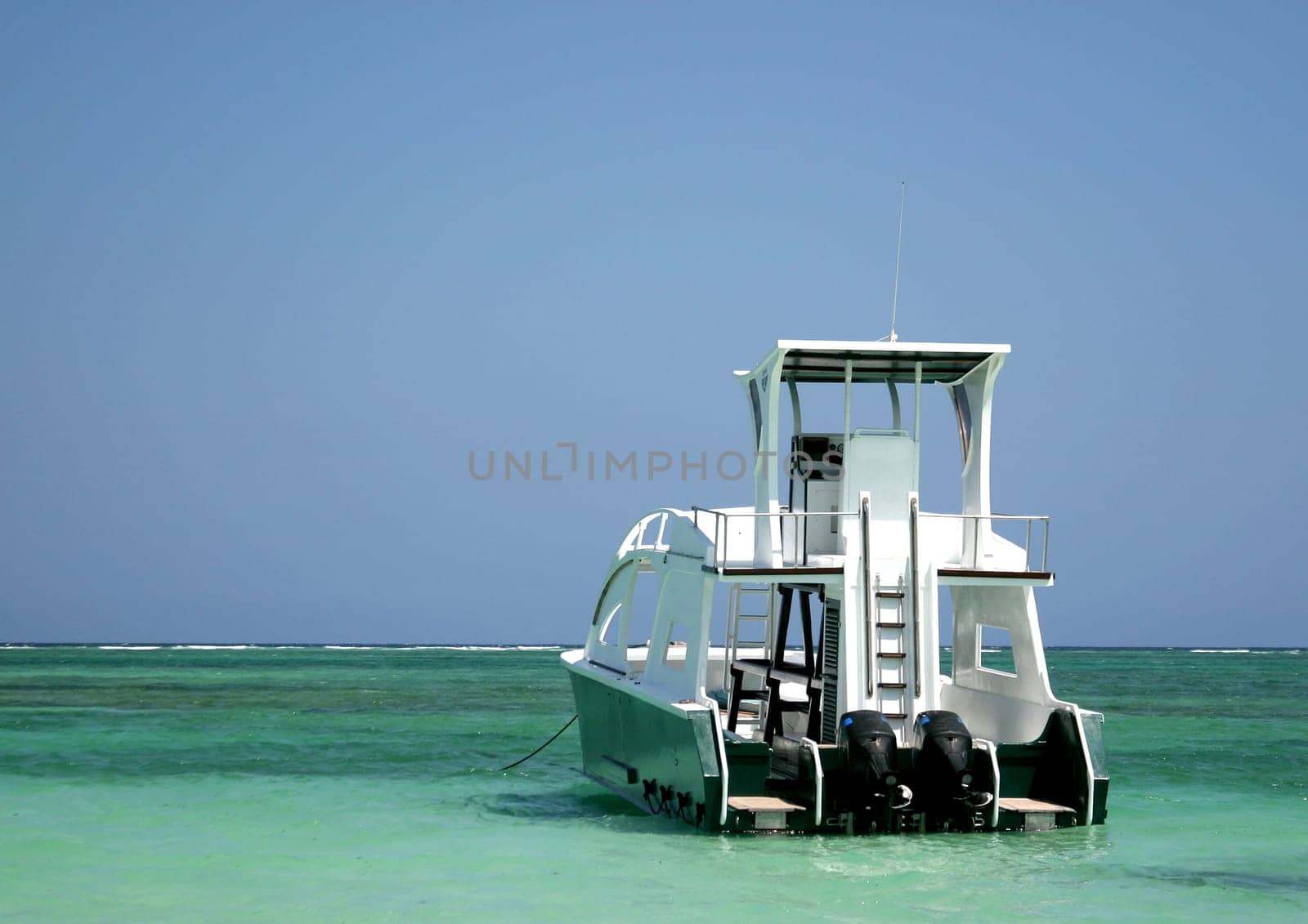 Glass-bottom boat