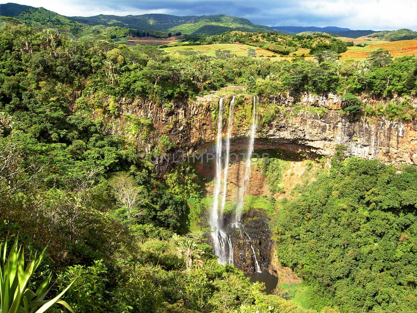 In the south of the island of Mauritius lies the Chamarel waterfall. It plunges from a height of 90 m into a densely overgrown,lush green basin. Here you get an impression of what Mauritius looked like many years ago.