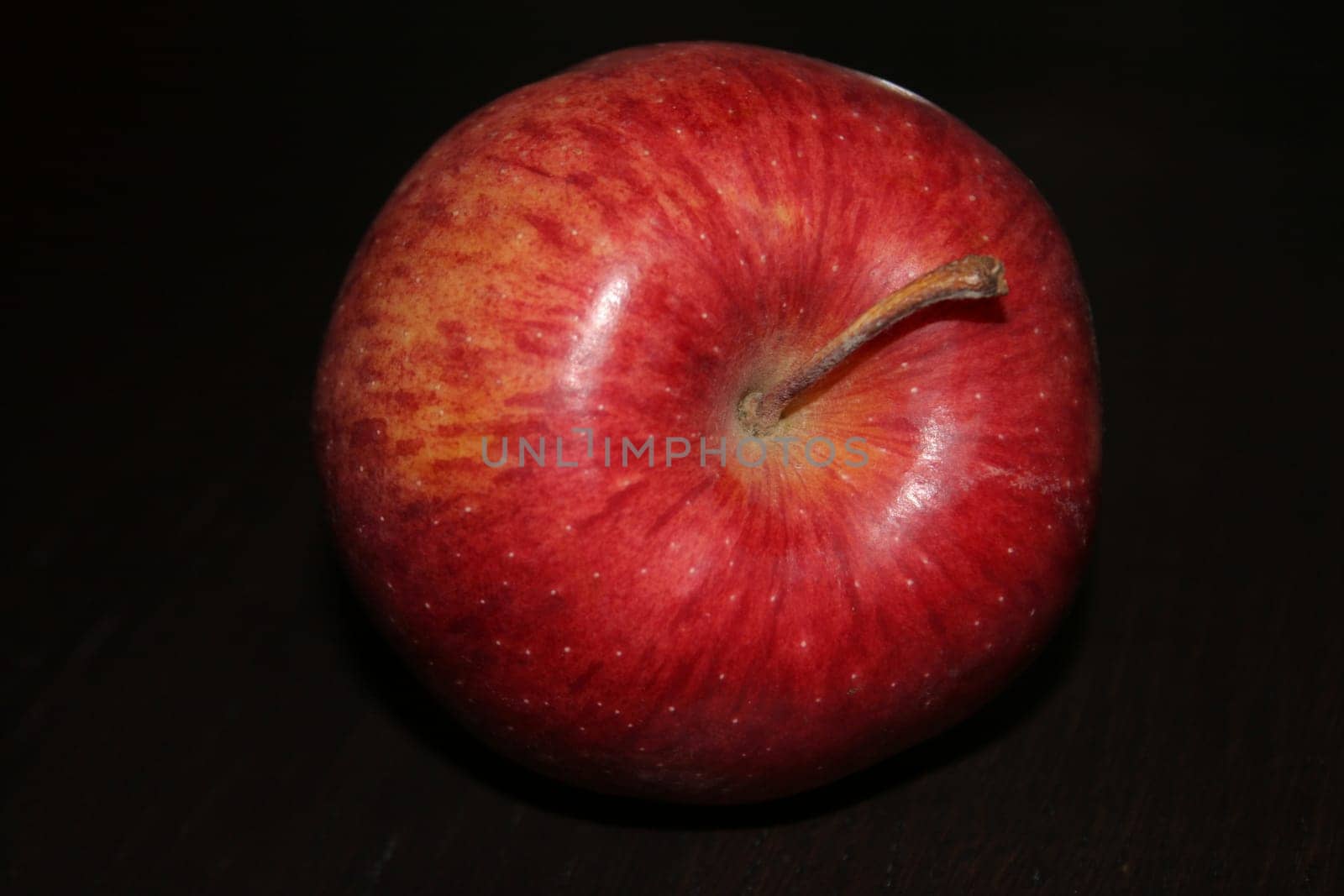red apple