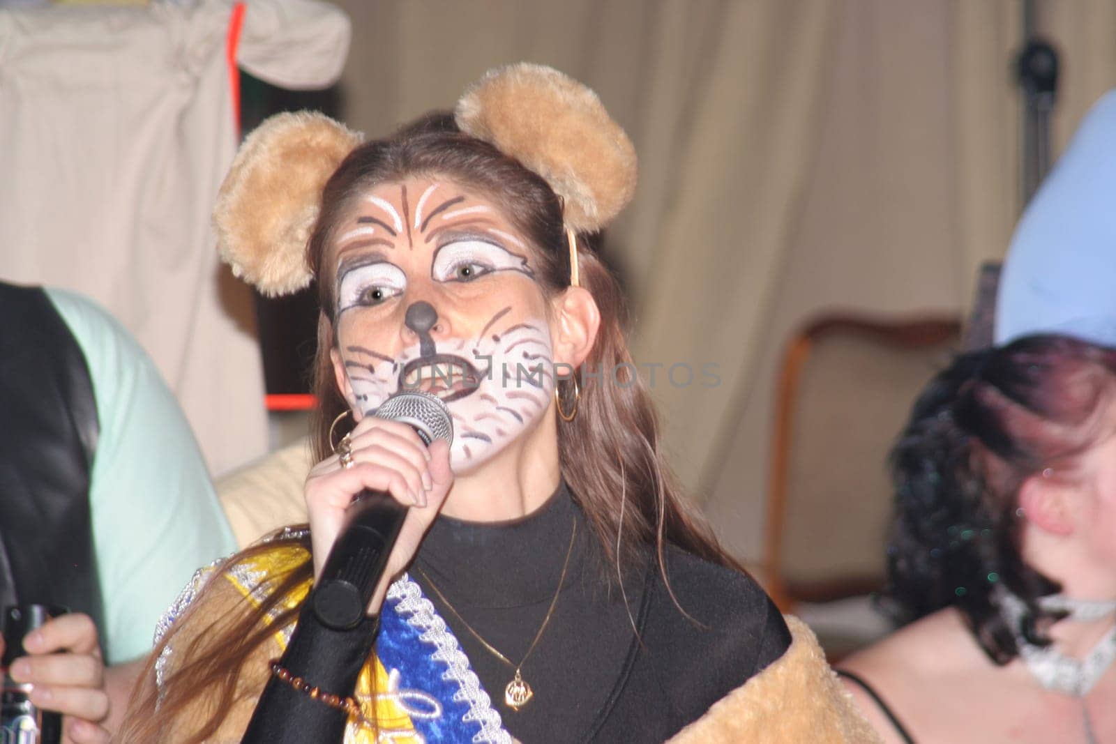 Leila is the Leipzig carnival mascot and leads the carnival parade in the costume of the Leipzig lioness,this year as singing Leila.