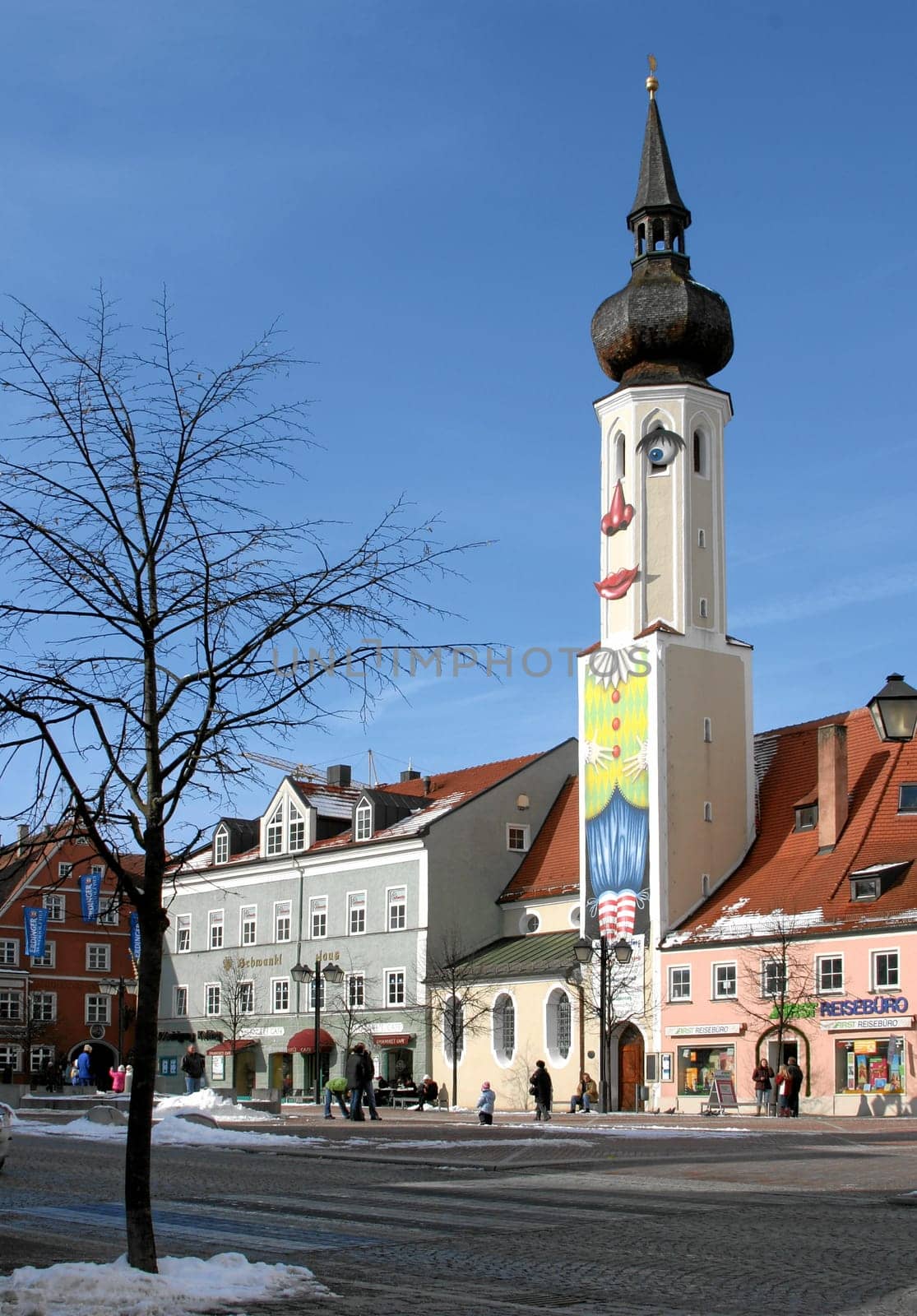 Germany,City,Erding,Matktplatz,House,Houses,Houses,Church,Place of God,Church Tower,Carnival, Winter,Sun,Sky,Blue,Snow,Walkers,Walkers,Tree