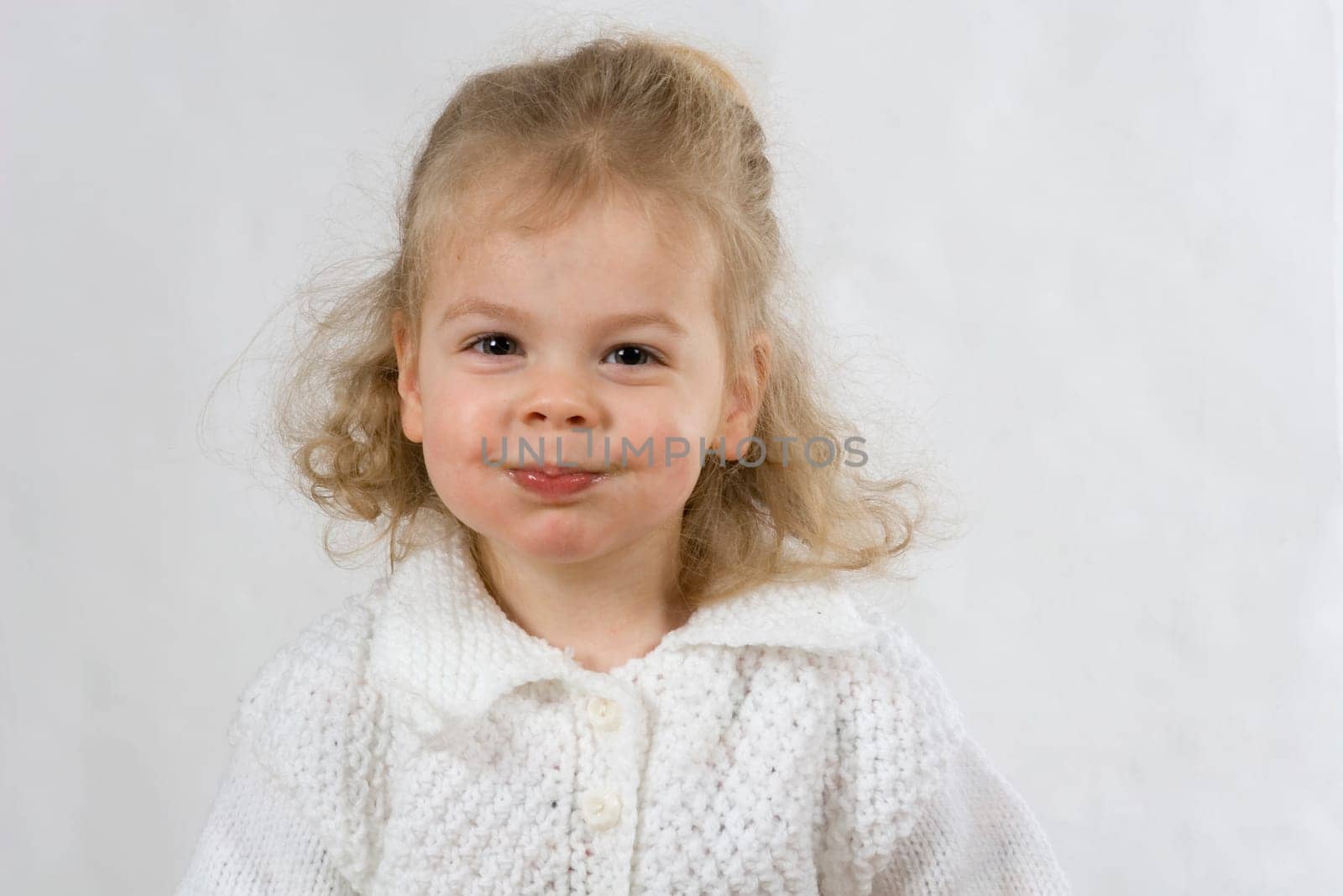 Girl makes chubby cheeks