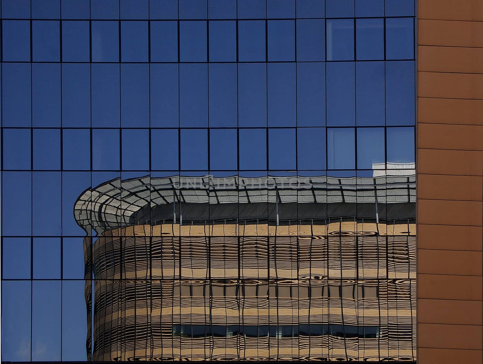 Facade mirroring egg
