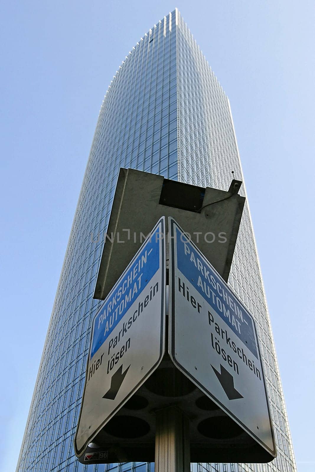 Recorded on 25.02.2006 in the city centre of Frankfurt am Main.
