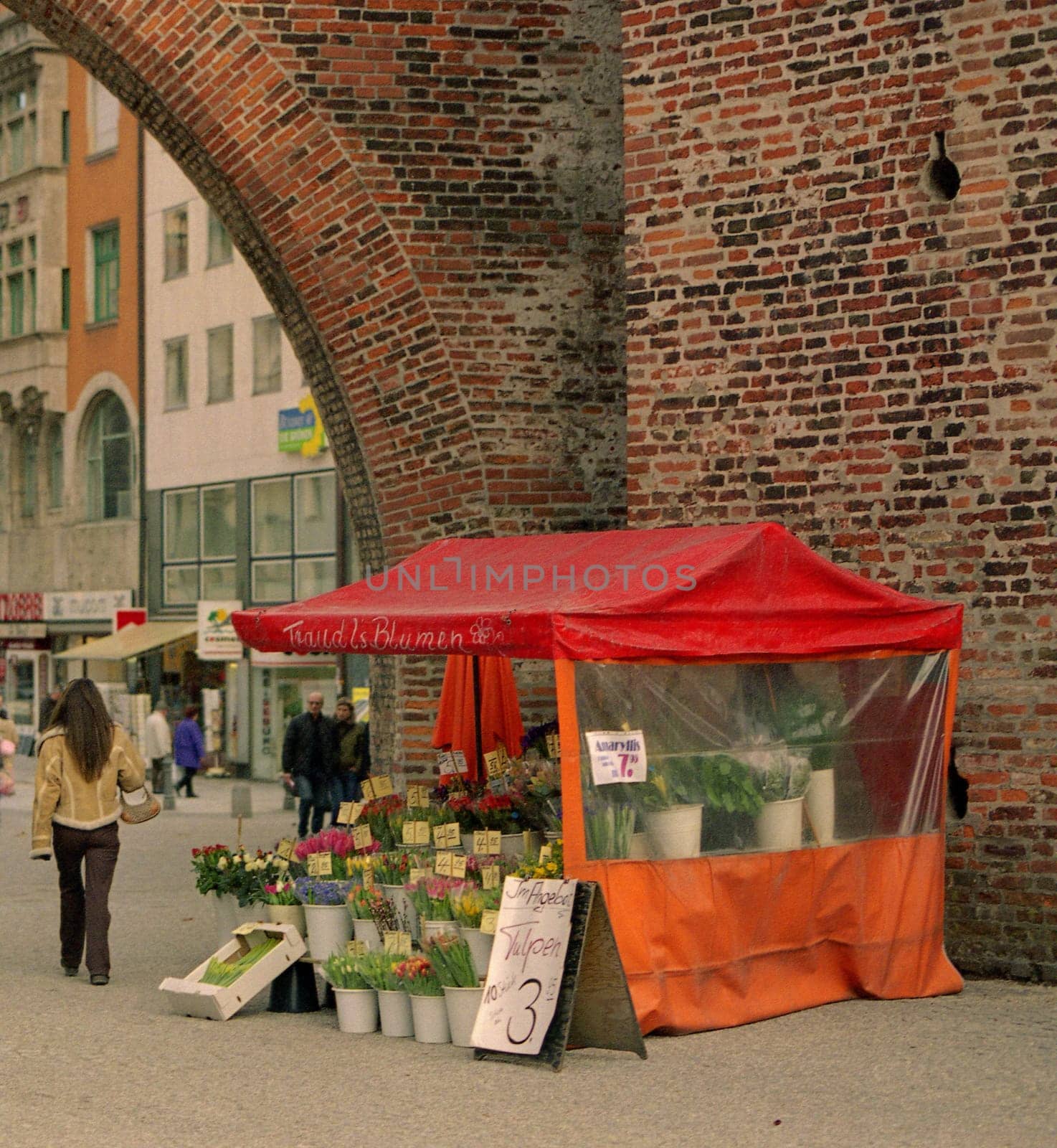... 1st attempt at my just beginning series "typical city scenes""..."