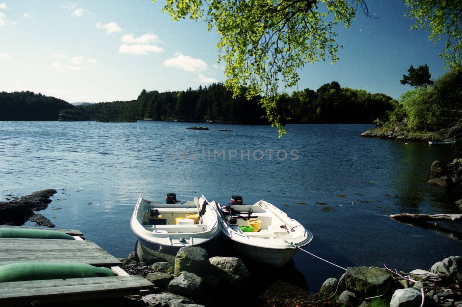 Even an angler needs to take a break. And especially if a woman is there.......! At this point it was nicely protected and we could enjoy nature. This photo is also scanned and therefore a bit blurry.