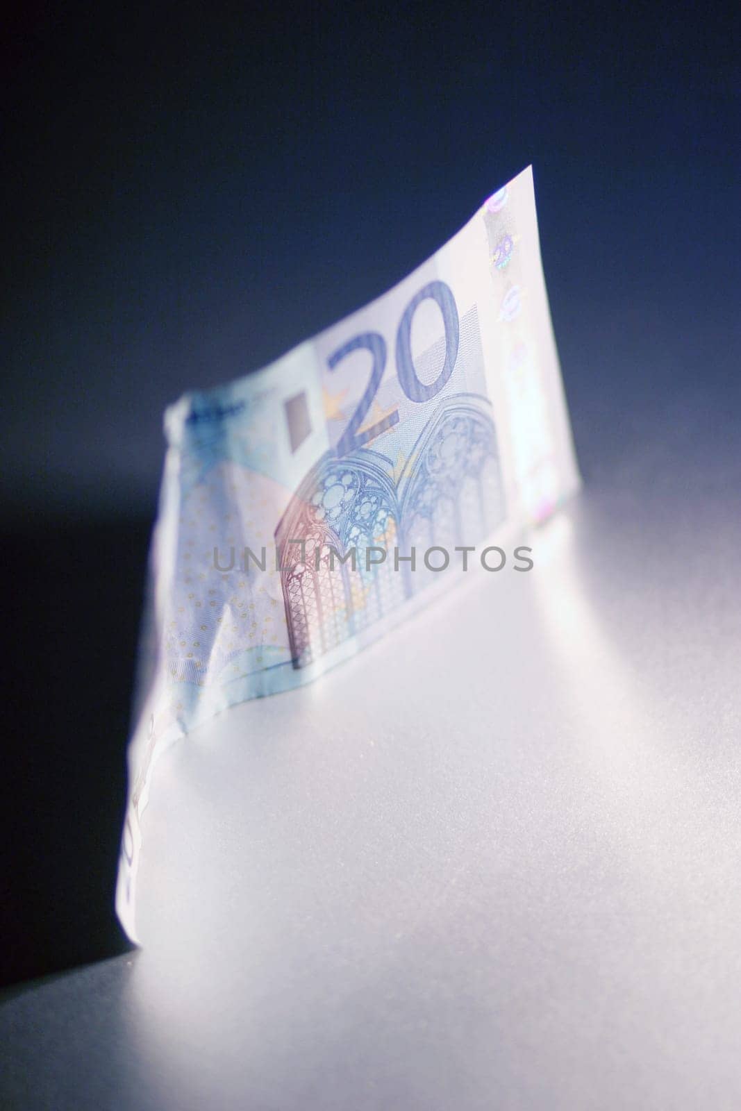 Standing money