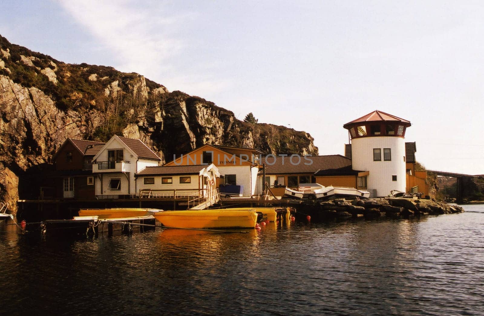 Yes,the next 2 weeks I can be found here. The weather is not supposed to be so good,but I hope the fish bite. Before I forget,the photo is analog again and therefore the sharpness is missing. And it's also a bit crooked,because I'm from the boat